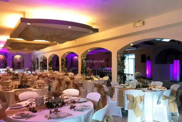 La salle dressée